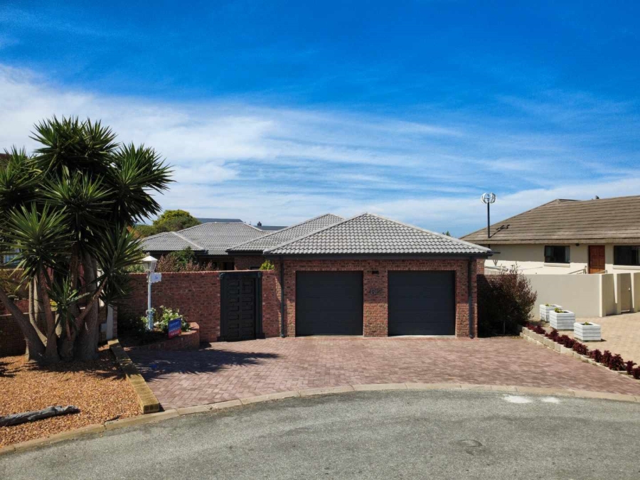 3 Bedroom Property for Sale in Stilbaai Wes Western Cape